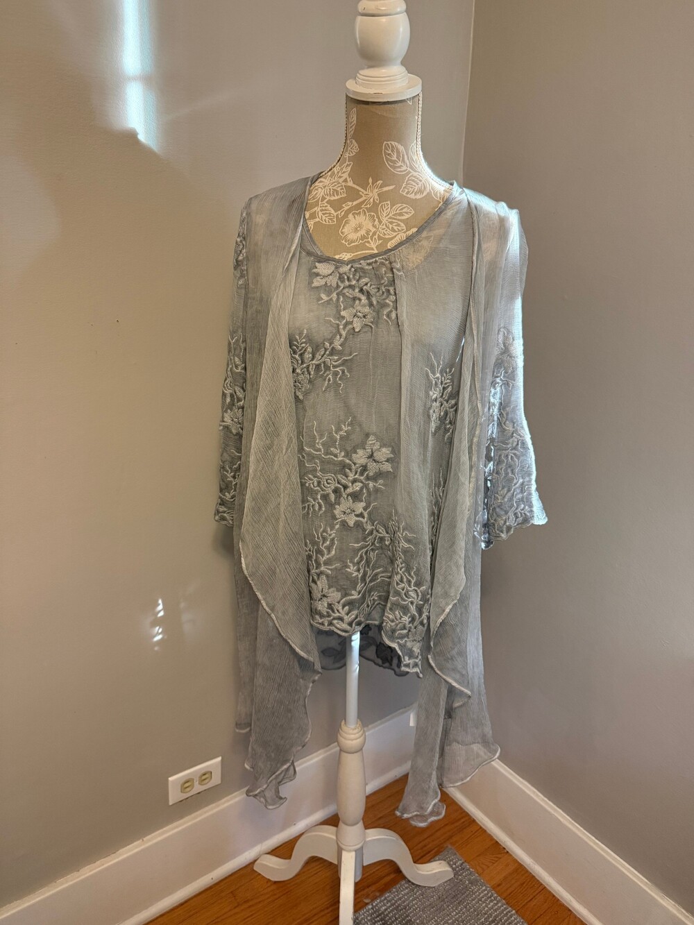Gretty Zueger silk embroidered tunic/cardigan with matching tank, NWT, original